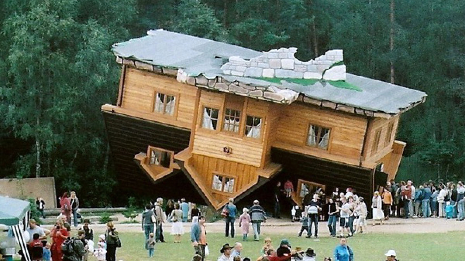 5 Outrageous Stories of Real-Life 'Up' Houses